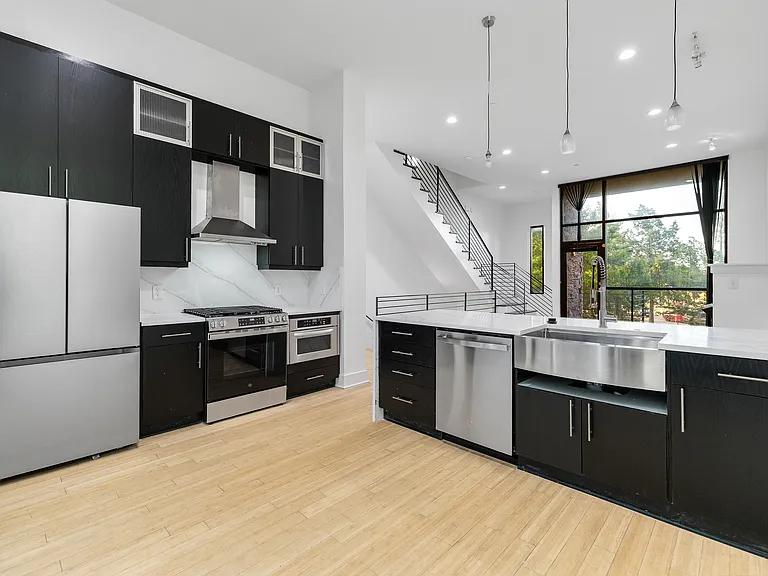 3200 Thomas Ave — Photo 4