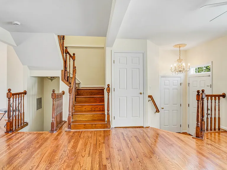 6423 Katherine Ann Ln — Photo 10