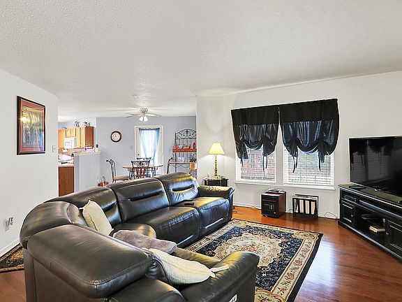 4th image of 10270 Yosemite Ln