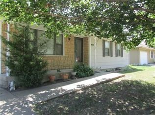 407 S Oak Cir, Gardner, KS 66030