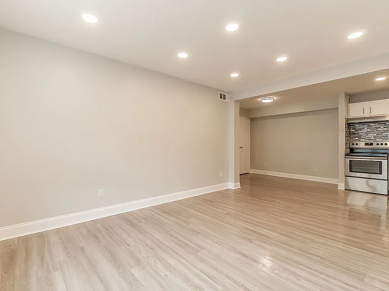 Crystal Heights Apartments — Photo 32