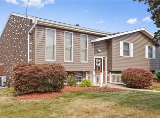 206 Canterbury Ln, North Versailles, PA