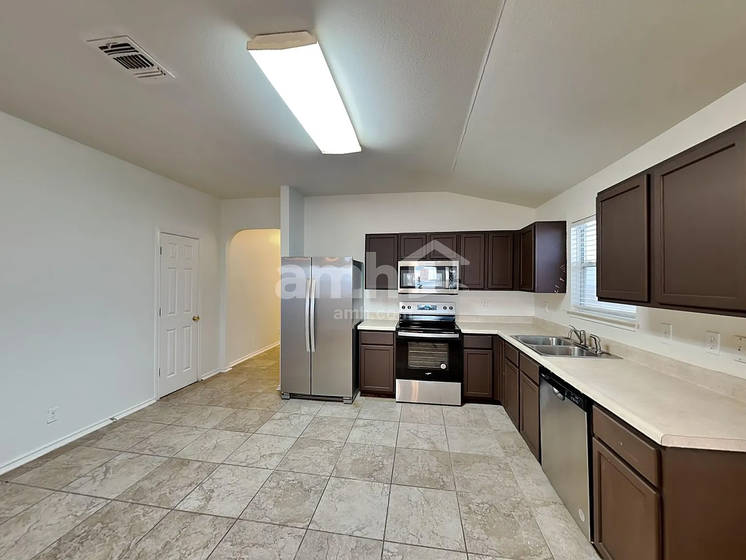 3 bed, 2.0 bath, 1653 sqft, $1,695 — Photo 3