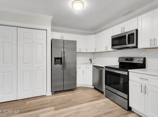 31 Hancock Ct, Red Bank, NJ 07701