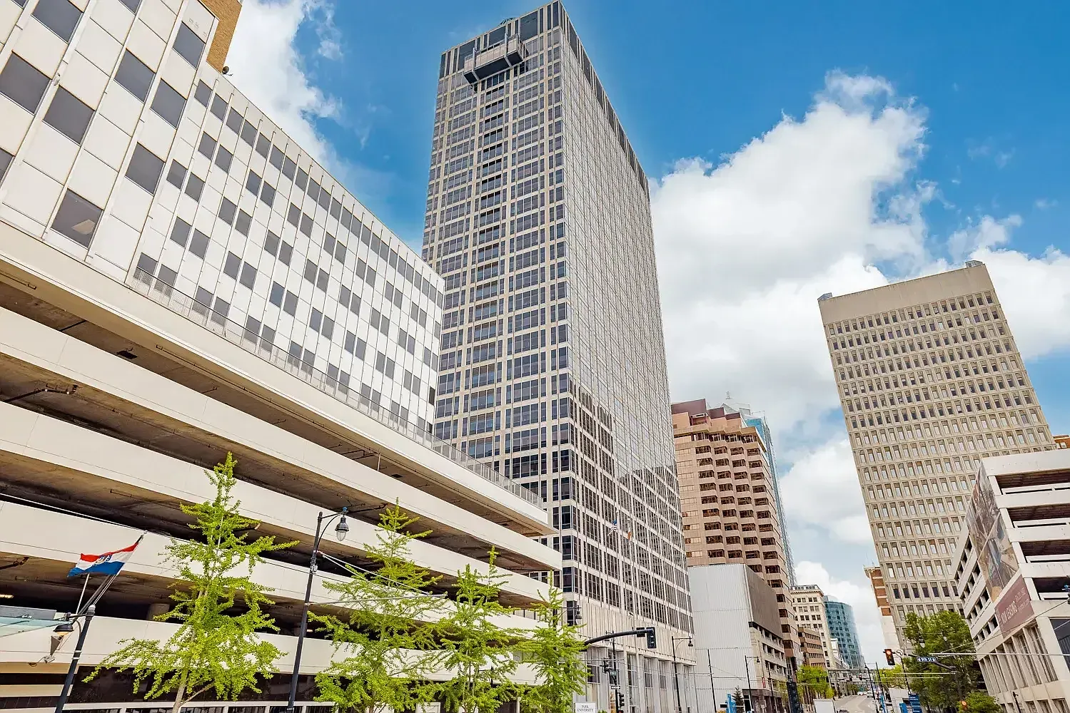 Commerce Tower — Photo 2