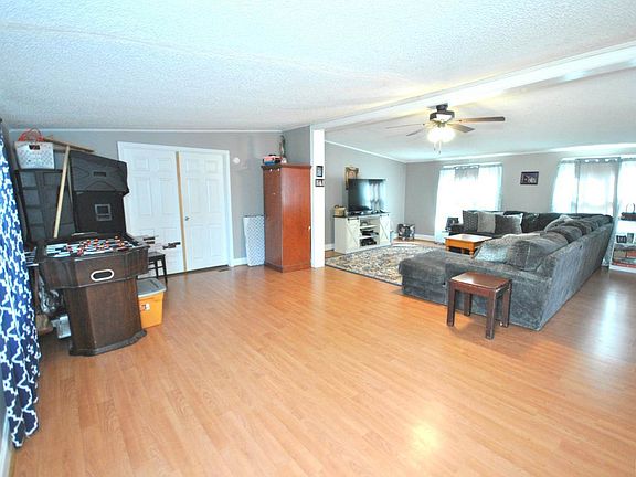 5th image of 100 Candler Woods Ln