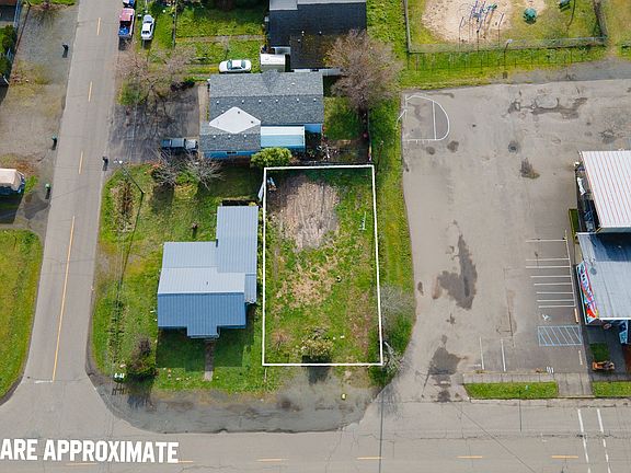 2nd image of 1015 N Lake Rd