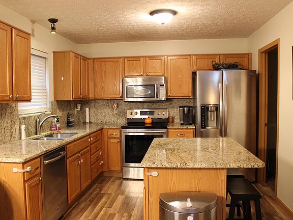 3rd image of 1532 Meadowlark Ln