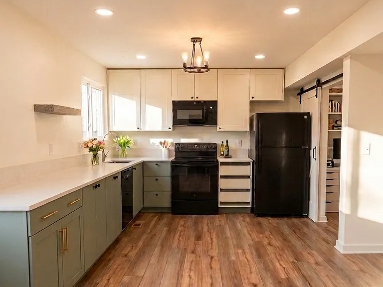 9426 Riverbrink Ct — Photo 6