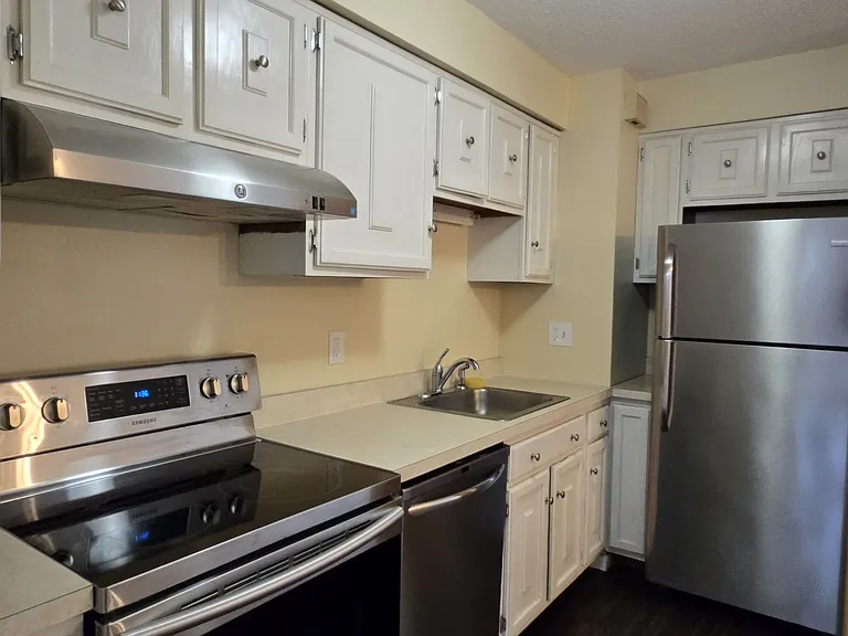 1300 Capitol Ave #C — Photo 12