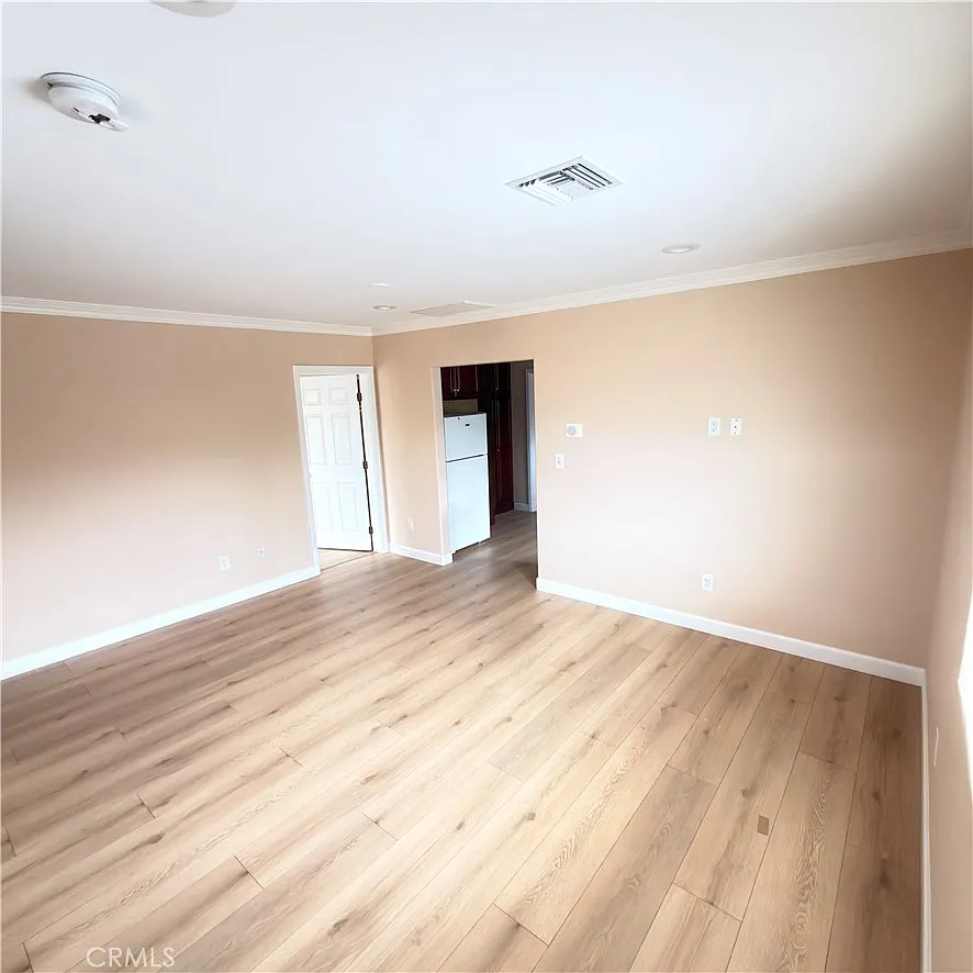2 bed, 950 sqft, $3,500 — Photo 3
