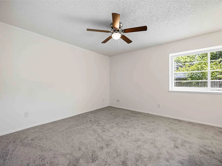 1131 Rock Canyon Dr — Photo 14
