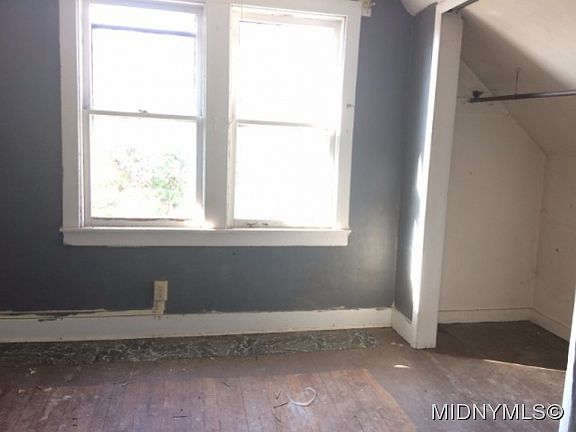 4th image of 9 W Whitesboro St