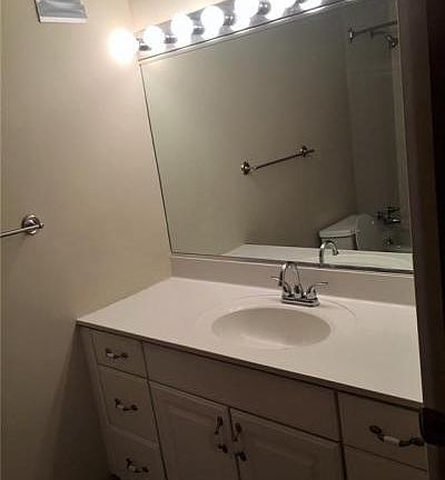 4th image of 2106 Kanawha Blvd E APT 602
