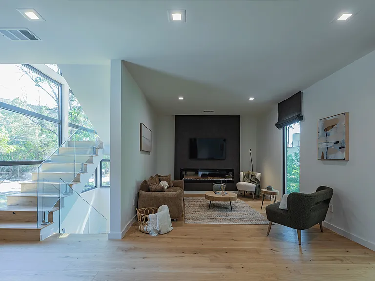 2806 Geronimo Trl — Photo 6