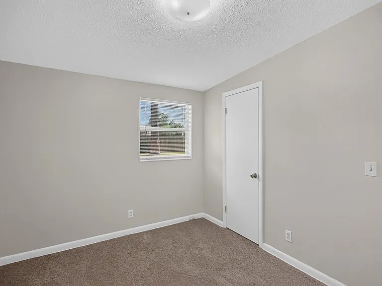 87 Saratoga Cir S — Photo 16