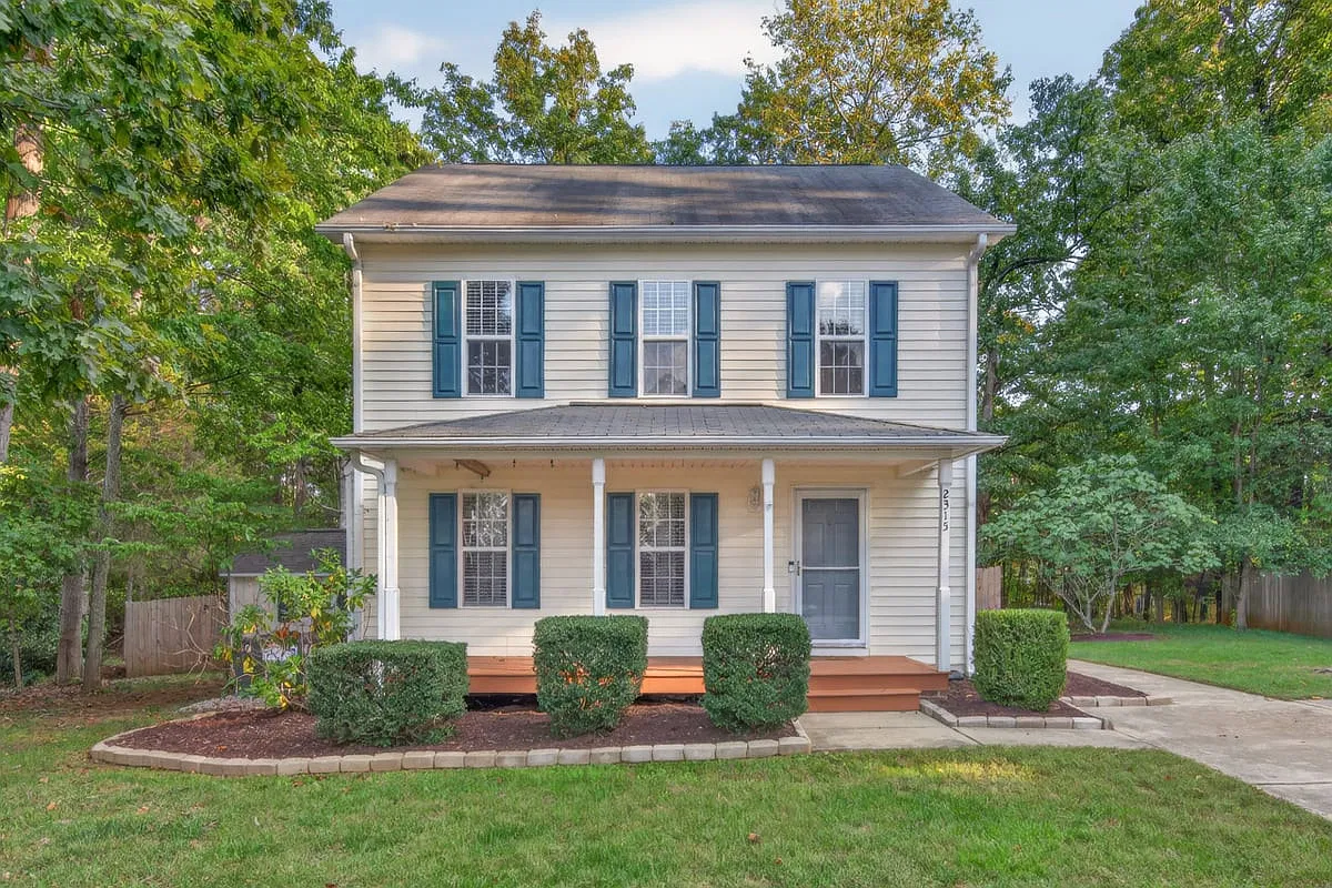 3 bed, 2.5 bath, 1469 sqft, $2,100 — Photo 2