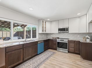 830 Pinehill Ln, Grand Prairie, TX 75052