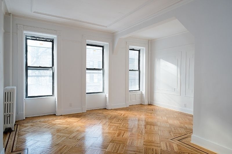 1st image of 255 Madison St #3