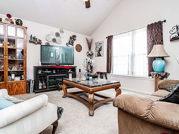 5th image of 1227 Oakview Dr