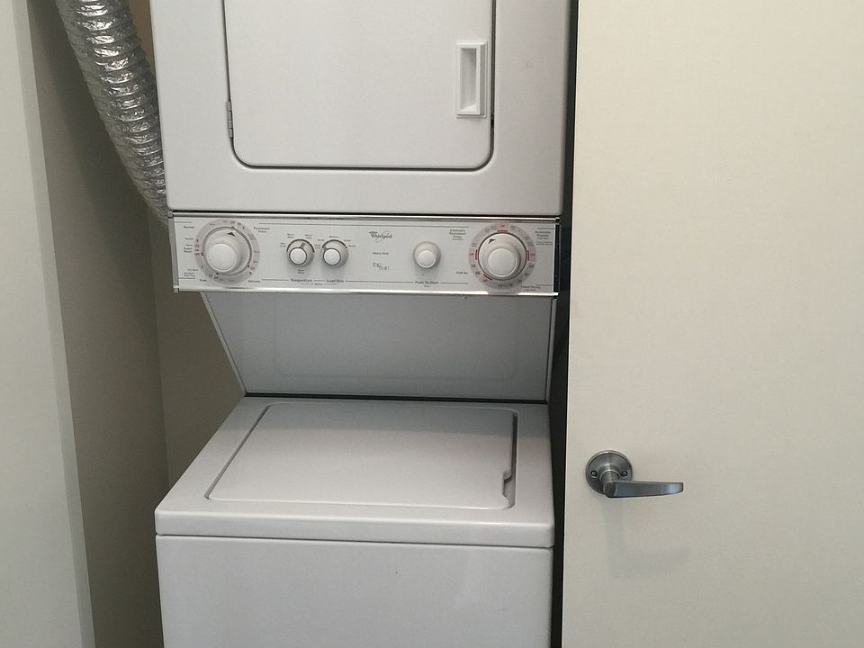 11090 Ophir Dr., Westwood, CA 90024 - IN-UNIT Laundry