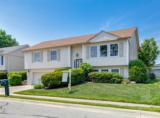 954 Ohio Ct, Carol Stream, IL 60188