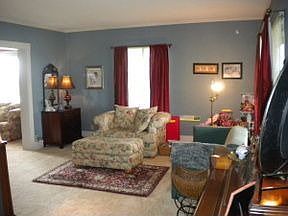5th image of 2392 Evergreen Ave