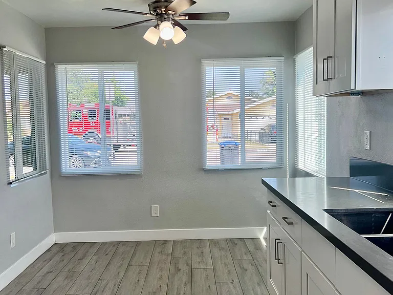 10400 Gunn Ave — Photo 2