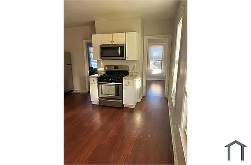 166 Brooks St Photo 1