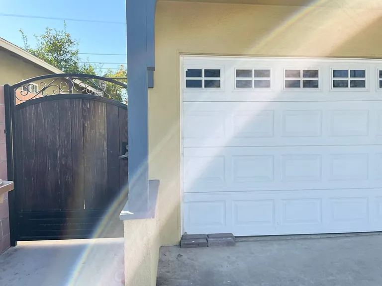 619 N Hawthorn St — Photo 2