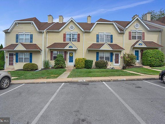 2nd image of 1103 Harvest Ln #32