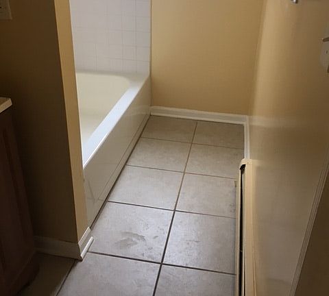 5th image of 370 E 60th St APT 001