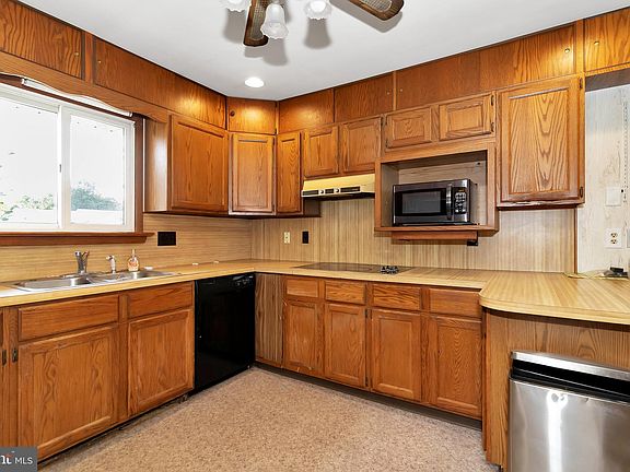 4th image of 809 Cypress Dr