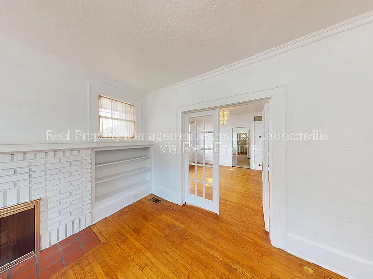 231 W 10th St — Photo 6