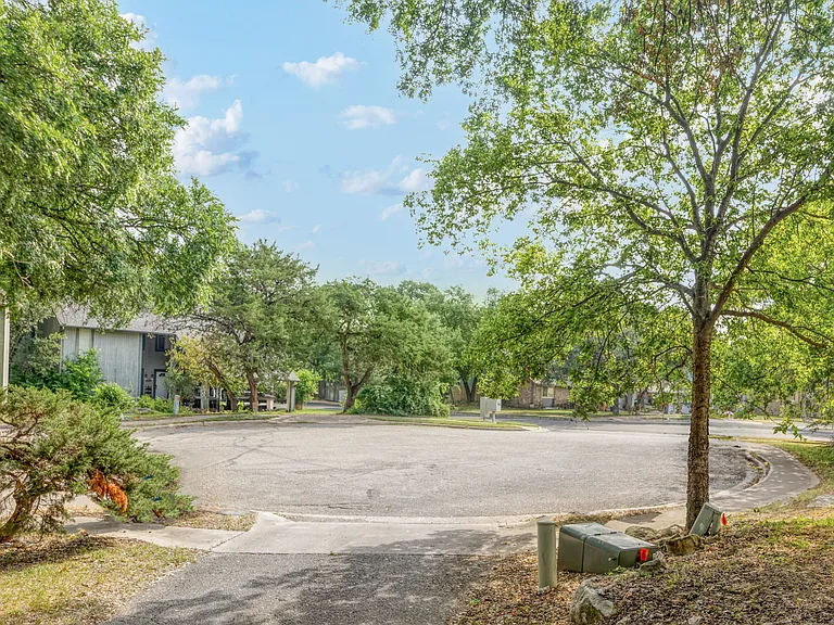1601A Summer Creek Ct — Photo 31