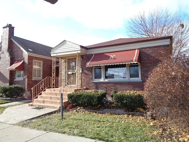 8606 S Blackstone Ave photo 1