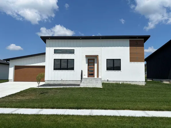 3113 Frahm Ln, Hastings, NE 68901