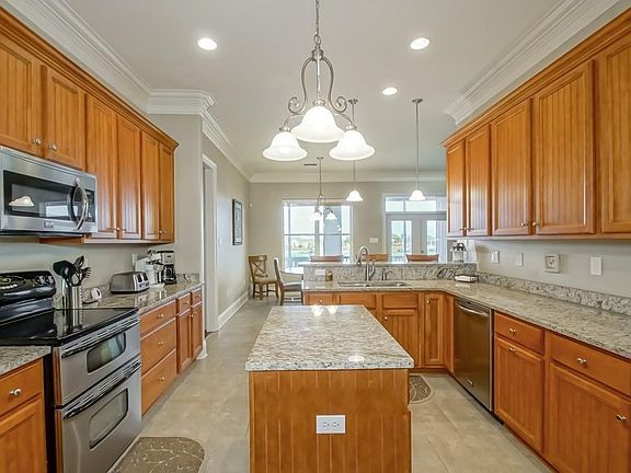 3rd image of 1141 Lakeshore Blvd