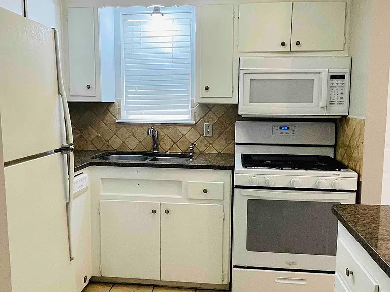 6168 S Madison Pl #B — Photo 10