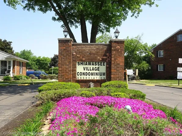 25341 Shiawassee Cir APT 102, Southfield, MI 48033