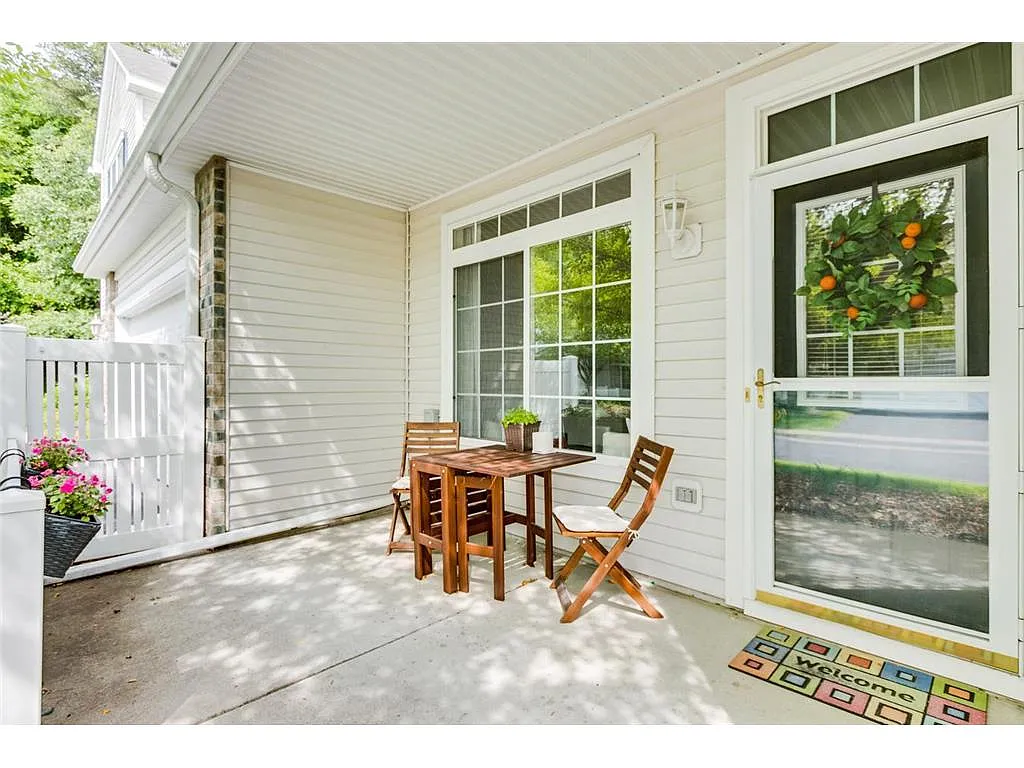 Building Photo - 702 Maple Hills Dr #NA