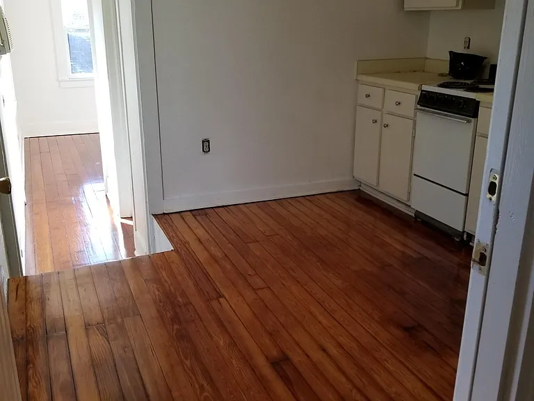 3618 Coliseum St #F — Photo 2