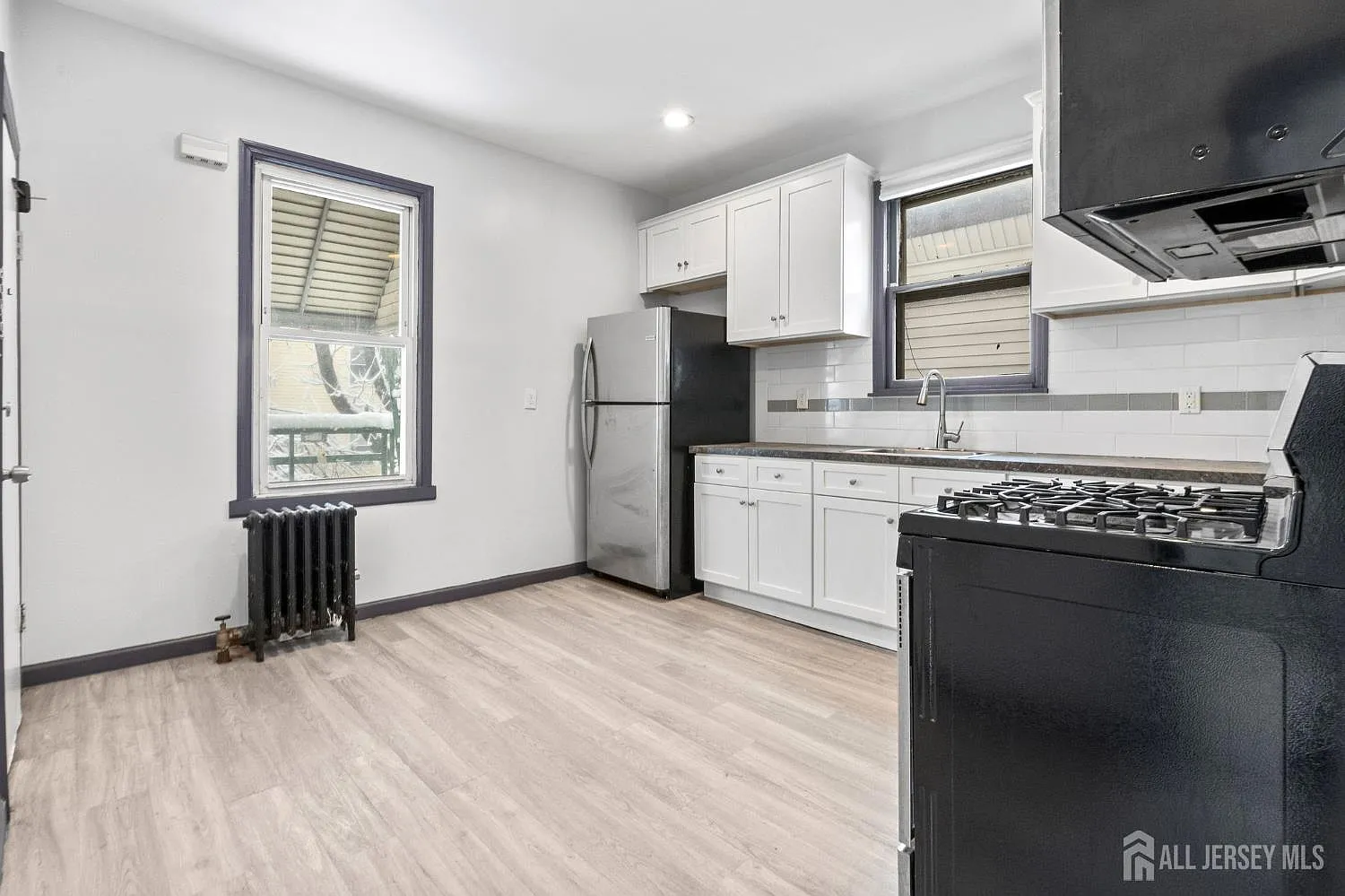 3 bed, 1.0 bath, $2,000 — Photo 3