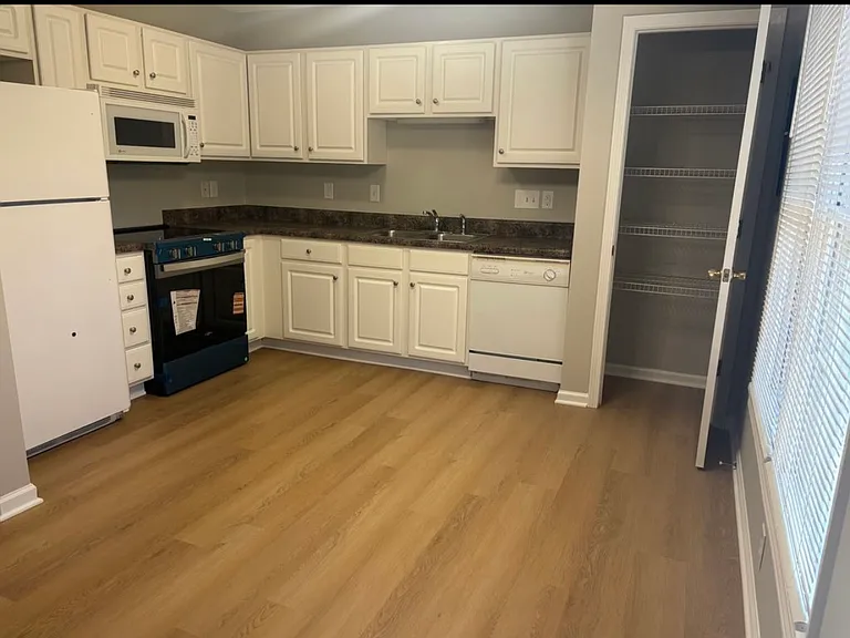 102 Maple Grove Ct — Photo 7