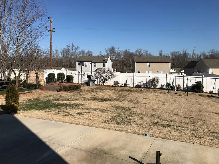 113 Pennine Dr — Photo 28