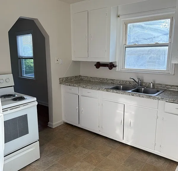 3821 Vermont Ave NW — Photo 2