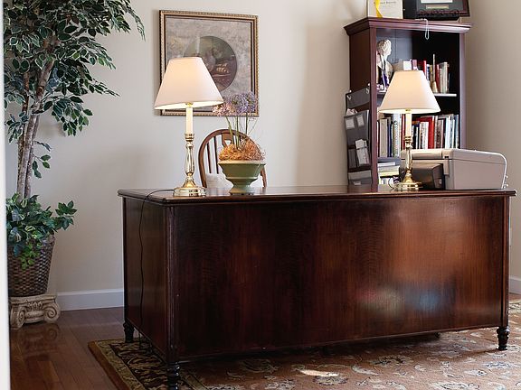 OFFICE 11'5" X 11' +BAY