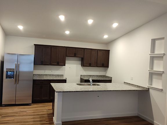4th image of 6064 Southward Ave
