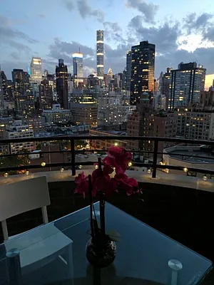 Rented by Douglas Elliman | media 19