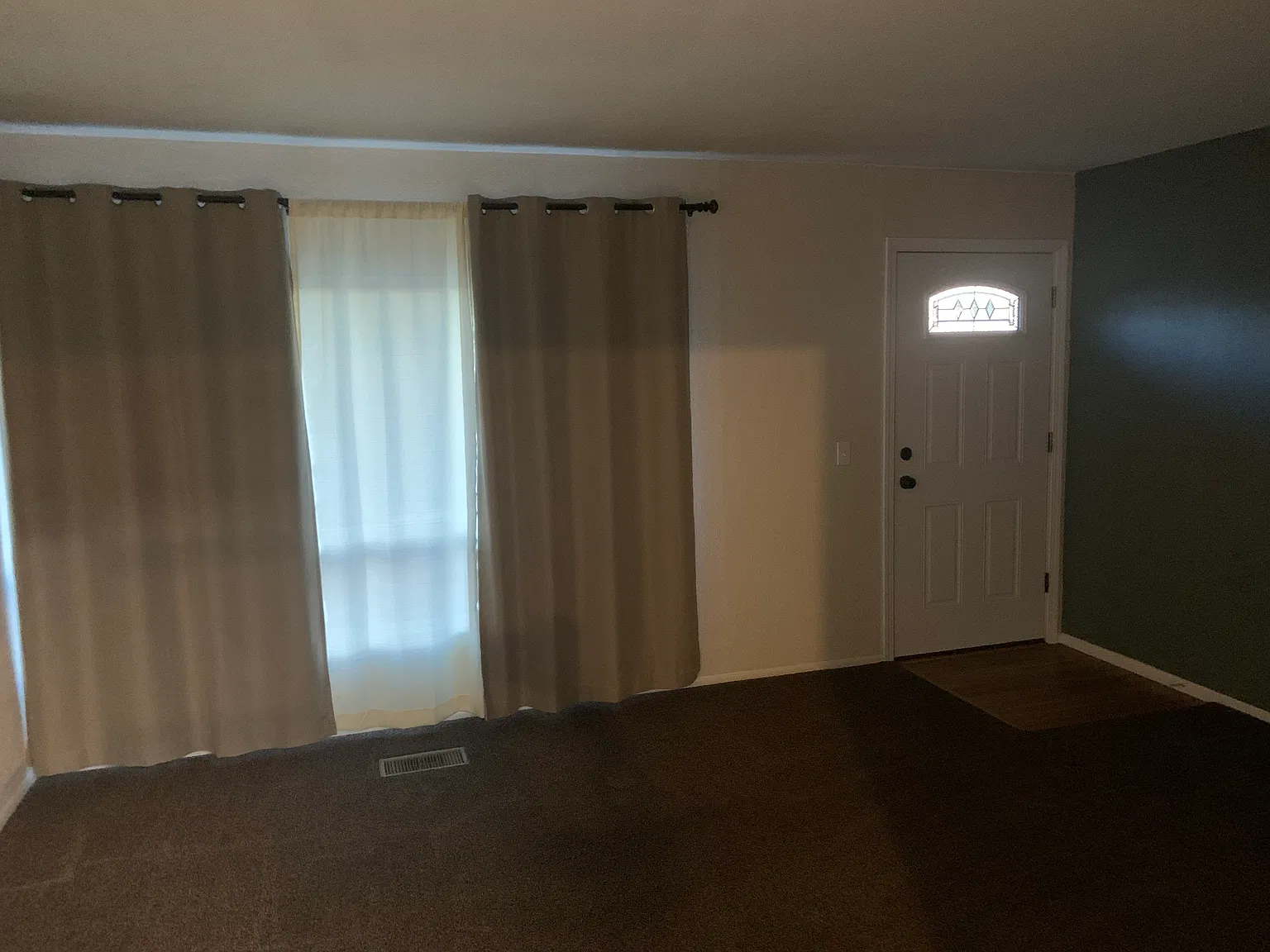 2 bed, 850 sqft, $1,300 — Photo 2